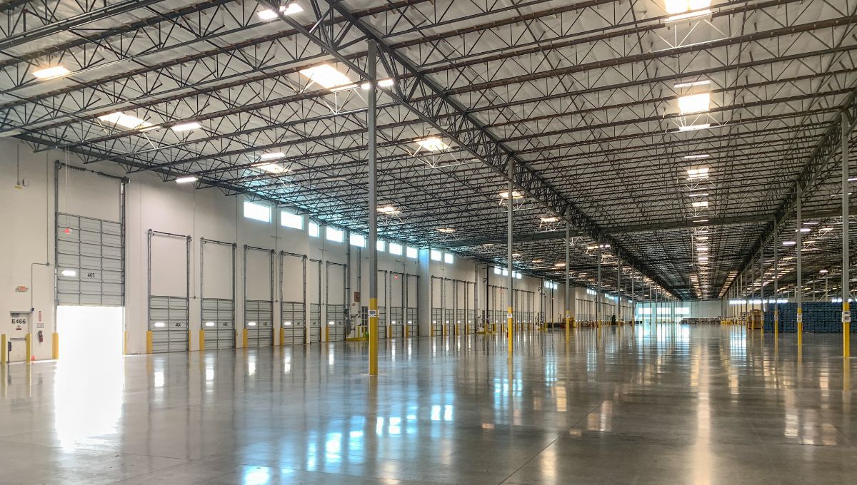 Clean manufacturing and industrial support interior with practical layout, durable finishes and operational workspace areas.